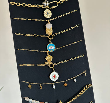 ONE OF A KIND DISPLAY - NECKLACES pearls
