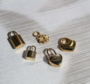 CAPSULE COLLECTION - XARI CHARMS - 5 PIECES